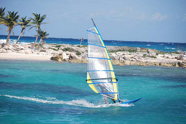 Carribean-Windsurfing-89909597TS
